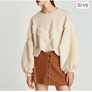 Zara Womens Beige Faux Fur Accent Sweatshirt Pullover Small Cute Trendy Oversize